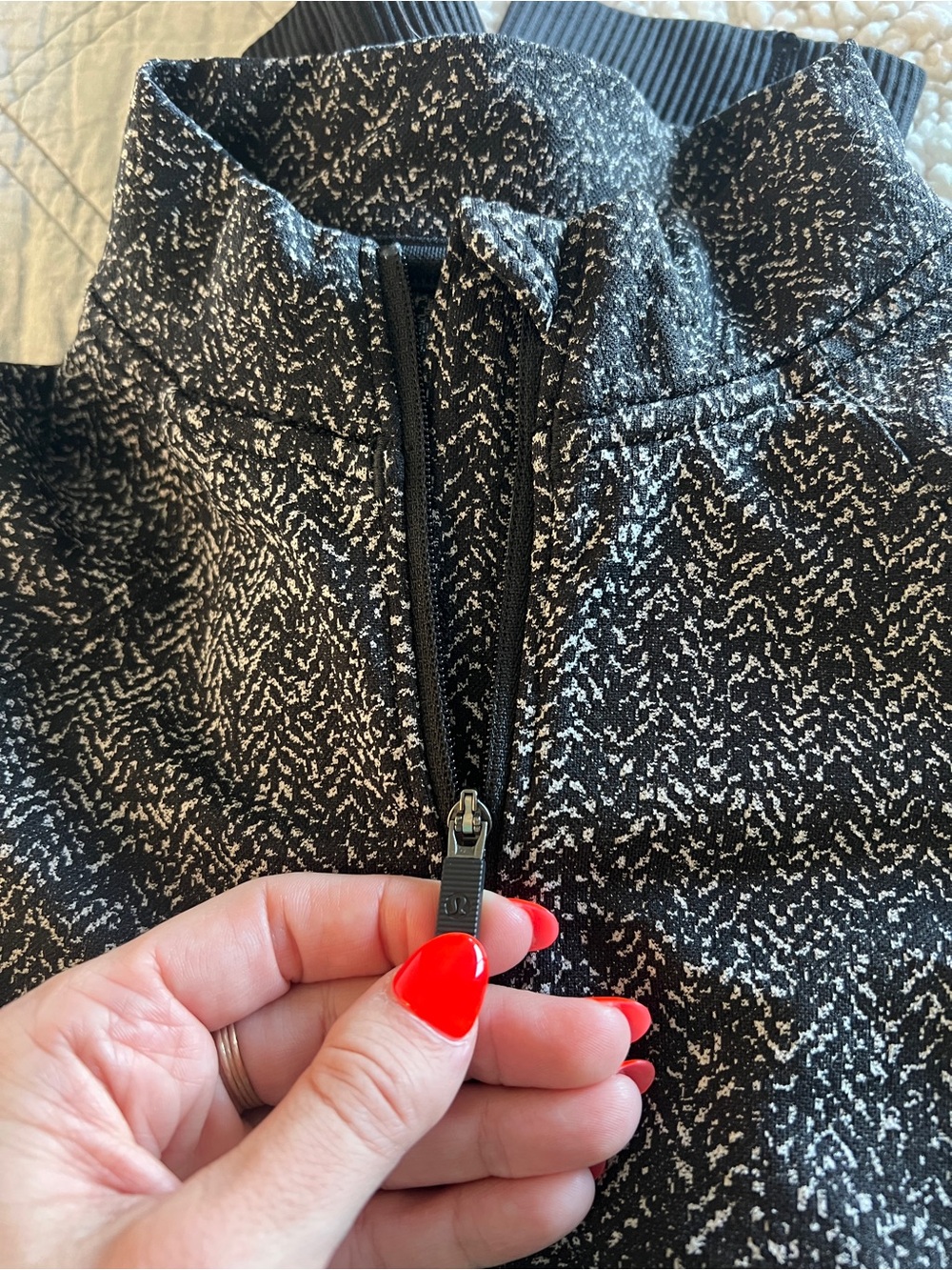 Lululemon Rest Less Cropped 1/2 Zip workout top Herringbone Fade Black / White - Picture 5 of 7